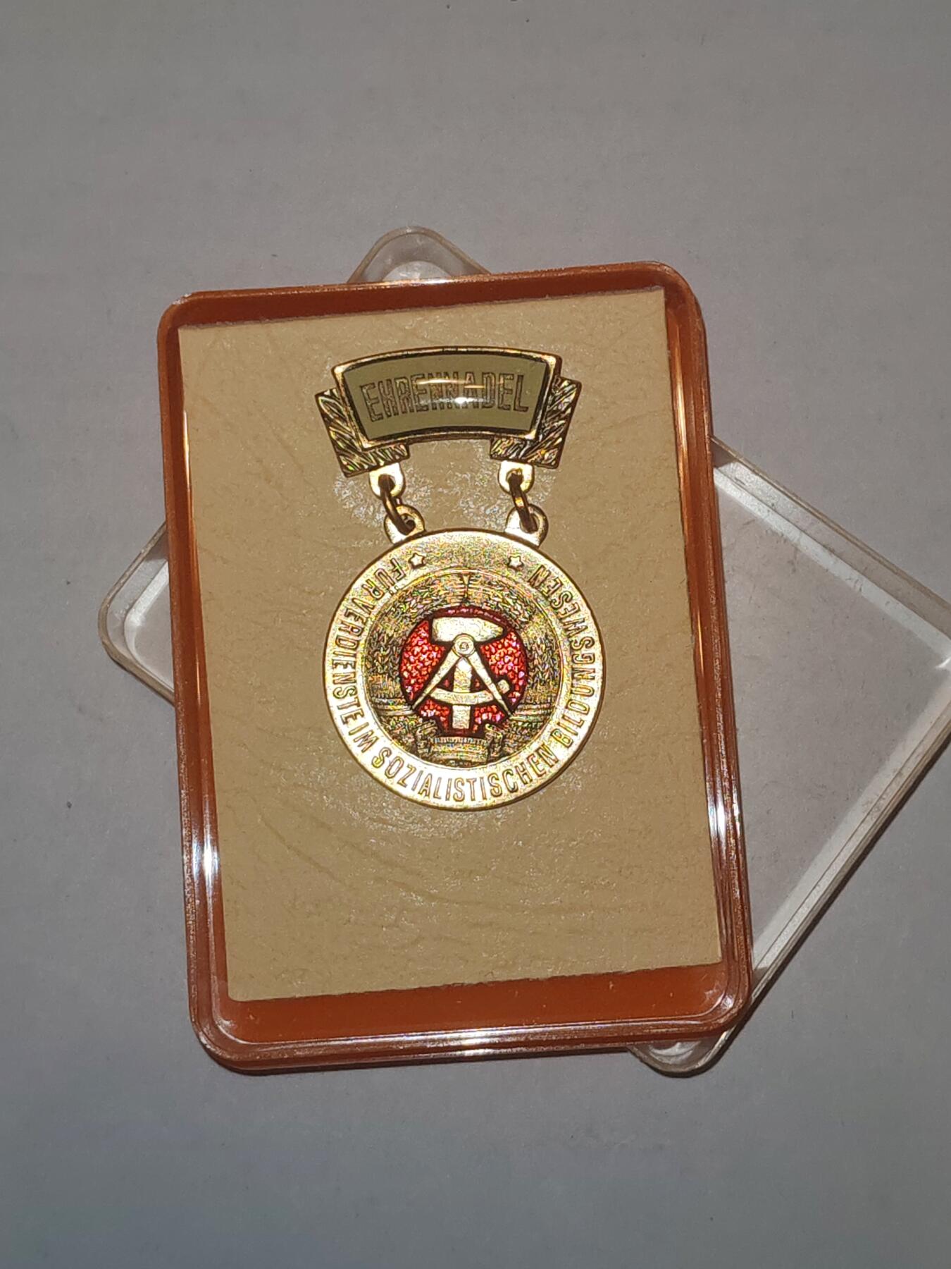 韵星假日军品类拍卖第44期 -- Rimey Holidays Militaria Auction 44 民主德国社会主义教育事业荣誉奖章带原盒