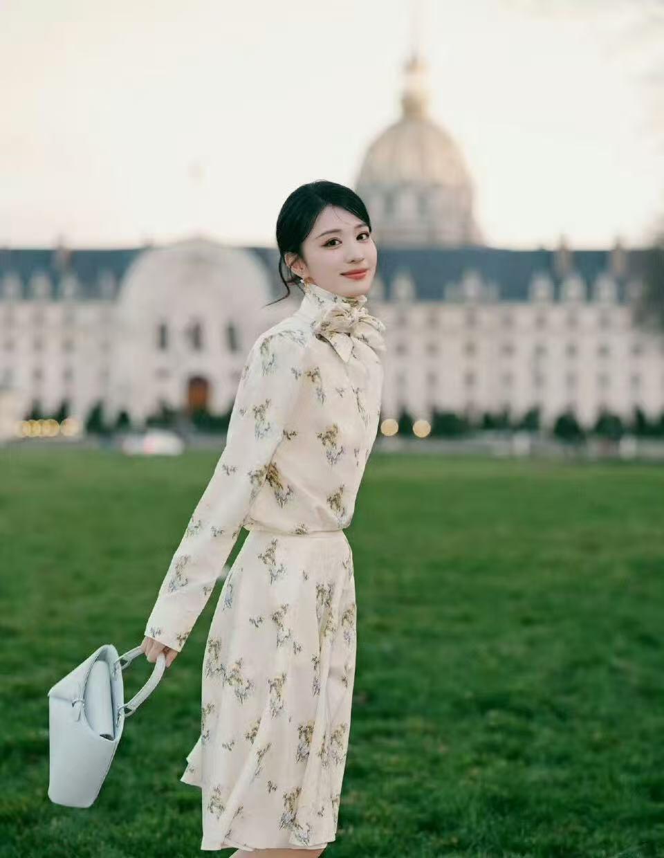 零元拍：十月寒英，风骨傲立！大家问啊问，大家等吖等，真的等到王楚然！回味一番，楚然的昭君出塞真的太美……2026马年春晚《贺花神》月芙蓉花神王楚然亲签芙蓉春帖~