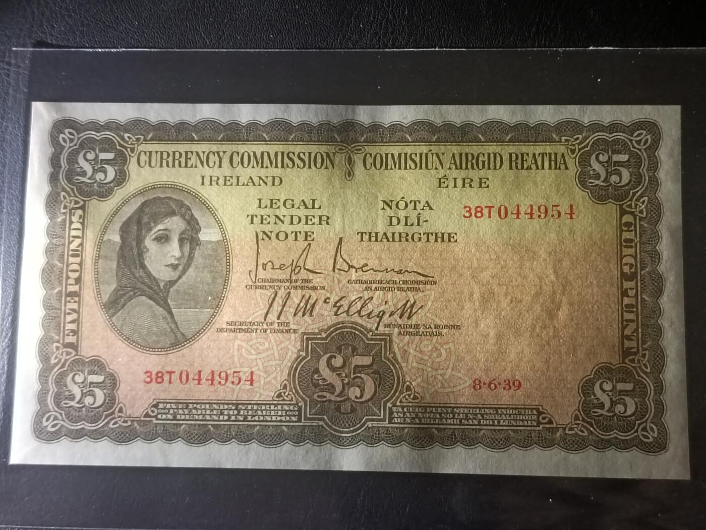 2026三月第一期，总218期 爱尔兰1939年5镑AUNC，稀有的“爱尔兰货币管理局”抬头，下方有英爱两国货币互换协议的版本，爱尔兰人格化象征“拉维利夫人”