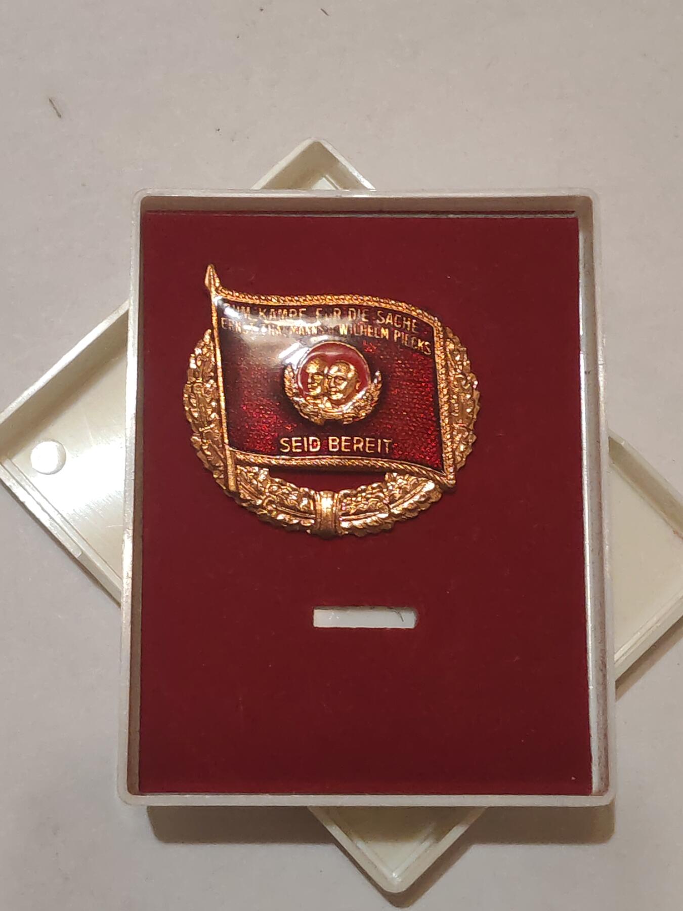 韵星假日军品类拍卖第44期 -- Rimey Holidays Militaria Auction 44 民主德国铜级威廉皮克与台尔曼共同战斗奖章带原盒