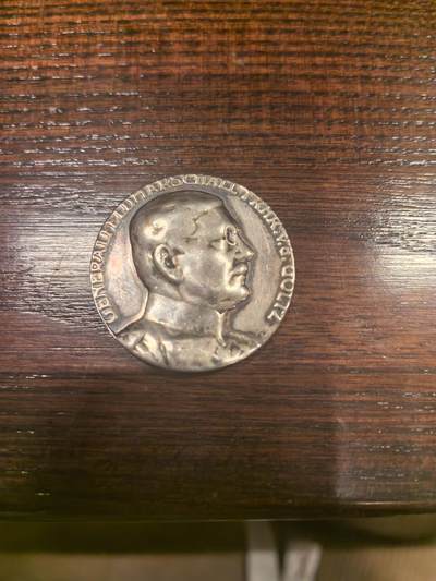 欧洲微章、铜章、银章和银币第二场 - 一战德国兴登堡元帅“青年军创始人”纪念银章 这是一枚来自**德意志帝国时期（1914-1915年）**的官方纪念银章