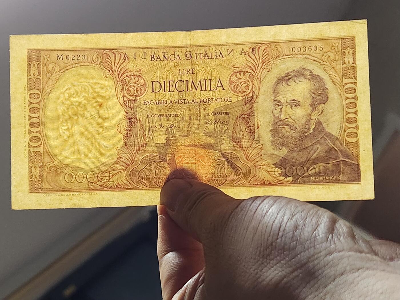 3月6号晚上8点 外国纸币自动截拍第35场 意大利10000初版1966原票美品