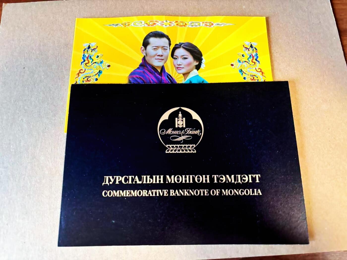  【Blue Auction】世界纸币精拍第791期——18级TOP拍卖/信誉/品质/专业/高效💫 【一组2册】不丹 2011年100努尔特鲁姆&蒙古 2025年10万图格里克 纪念钞 全新UNC