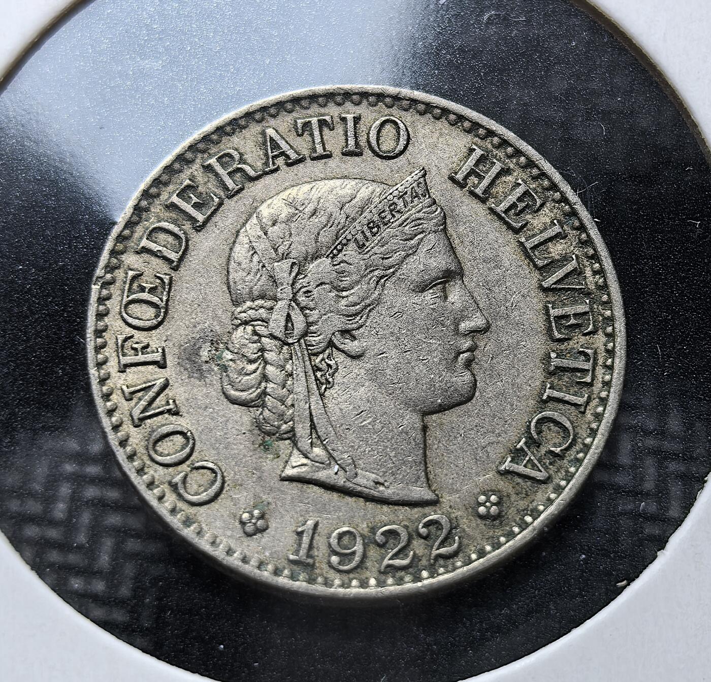 外国优质老铜币银币苏联纪念章，每周六晚九点倒数截拍，满百包邮可寄存，持续收拍 瑞士1922年10生丁，属于瑞士联邦流通辅币。正面为头戴冠冕的自由女神头像；背面葡萄花环象征丰收，是近代瑞士法郎体系的经典代表。