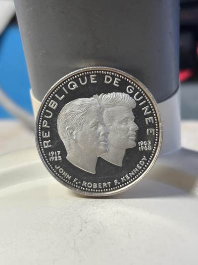 第192期拍卖 - 几内亚1968年约翰罗伯特肯尼迪纪念银币，11.71克，没有塑料盒