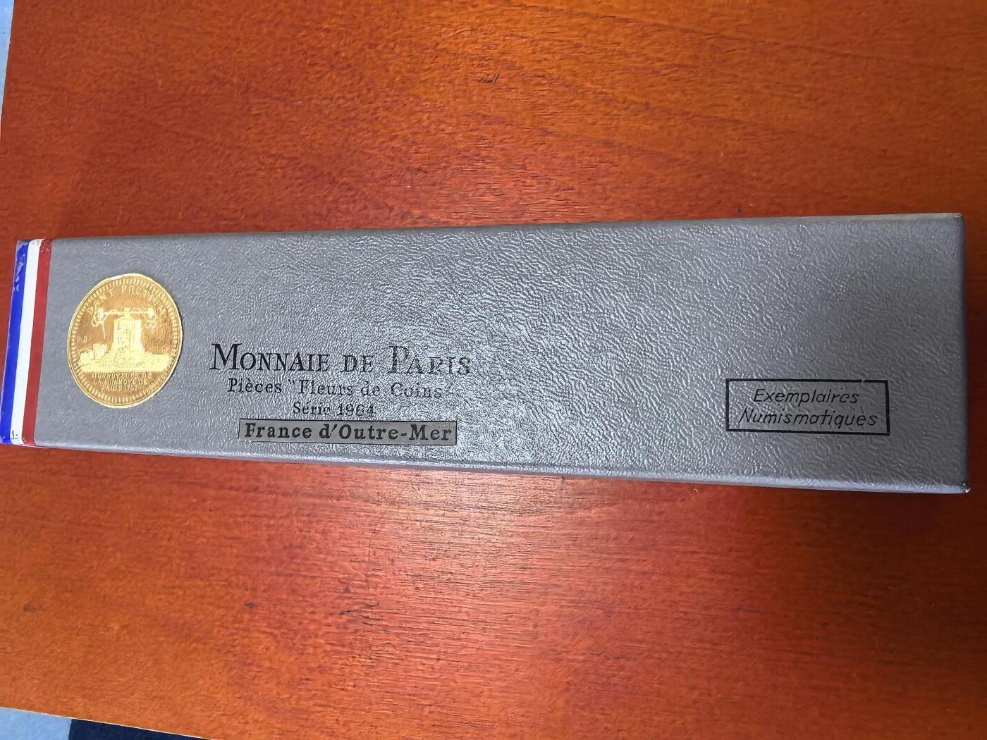 长老汇马年精选第七场拍卖 1964科摩罗和留尼旺5枚套FDC各一套，法国造币厂，原盒，量少精品（2）