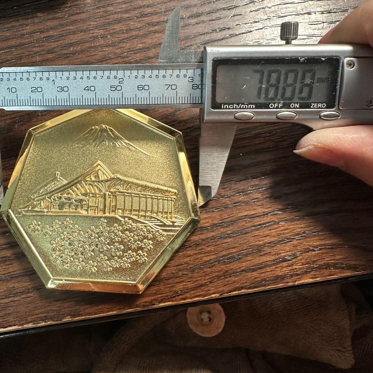 蒂克钱币-第59场 日本企业章 徽章拍卖 日本 正本堂 七边形 镀金章78mm 200g