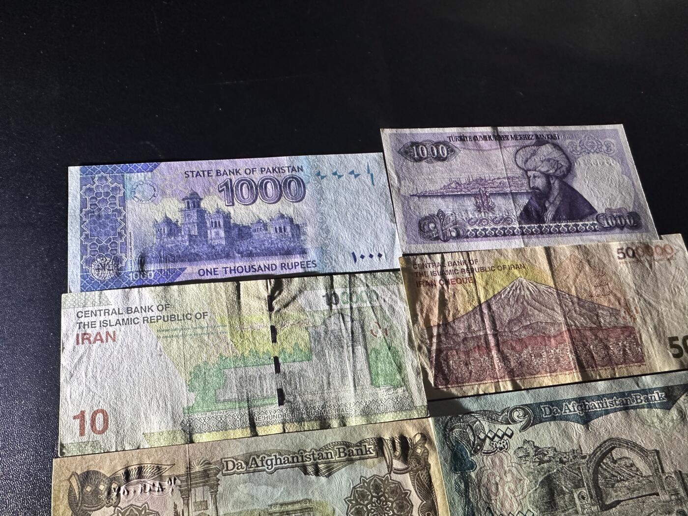 《外钞收藏家》第六百一十五期（畅拍场）（长期征集拍品、欢迎藏友们联系合作） 巴基斯坦、土耳其、伊朗7张一起 巴基斯坦全新 其他非全新