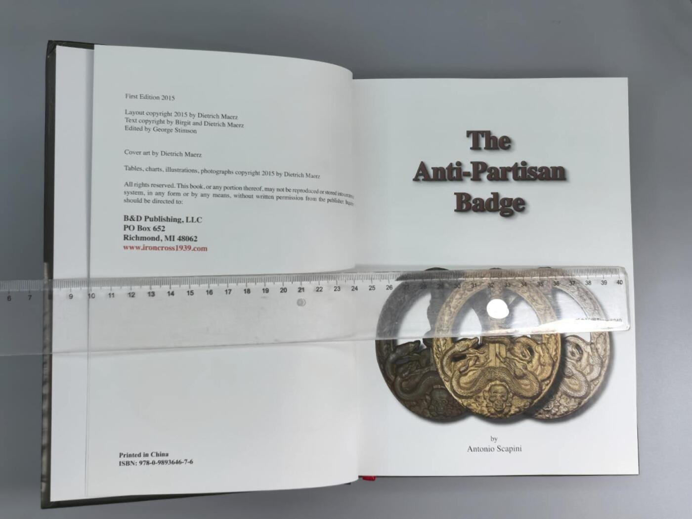 小驴勋章奖章收藏3月7日周六晚六点拍卖（珍爱和平，收藏战争，铭记历史，勿忘国耻，忠党爱国。有偿代拍，送拍规则在简介最后，参拍须阅读规则后再参拍，关系到运费包装发货时效真假辨别等关键信息，拍卖时不再发原图，看大图店主微信码在拍卖店铺介绍里） 世界最专业德章B&D出版社专业书籍《抗击游击奖章》