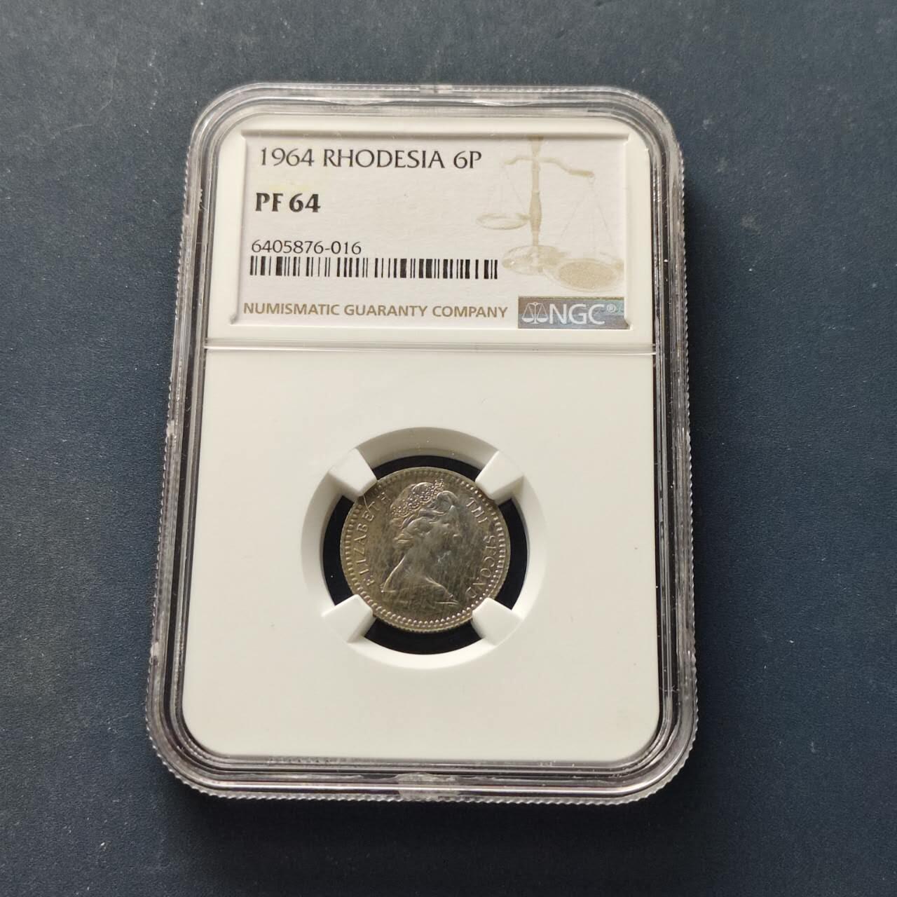 【全场包邮】纯粹捡漏拍509场 【收藏级】英属罗德西亚1964年女王5分/6便士双面值精制币-量2080-NGC PF64