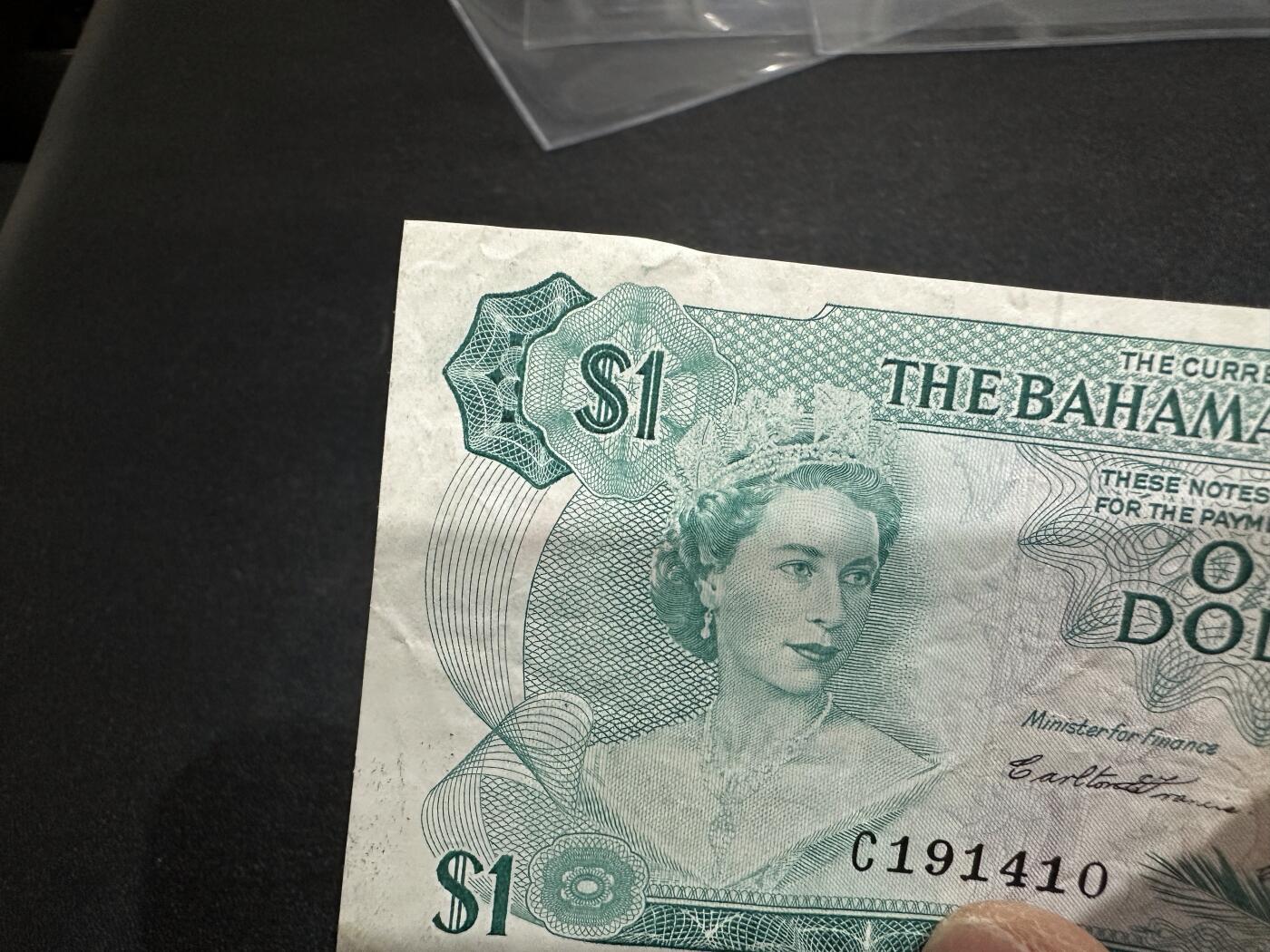 《外钞收藏家》第六百一十五期（畅拍场）（长期征集拍品、欢迎藏友们联系合作） 1965年巴哈马1元 彩背 非全新 品相如图