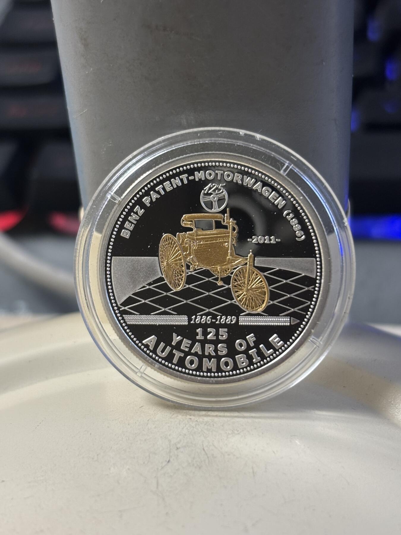 第192期拍卖 帕劳2011年奔驰专利汽车1886镀金银币，925银，10克，发行77枚