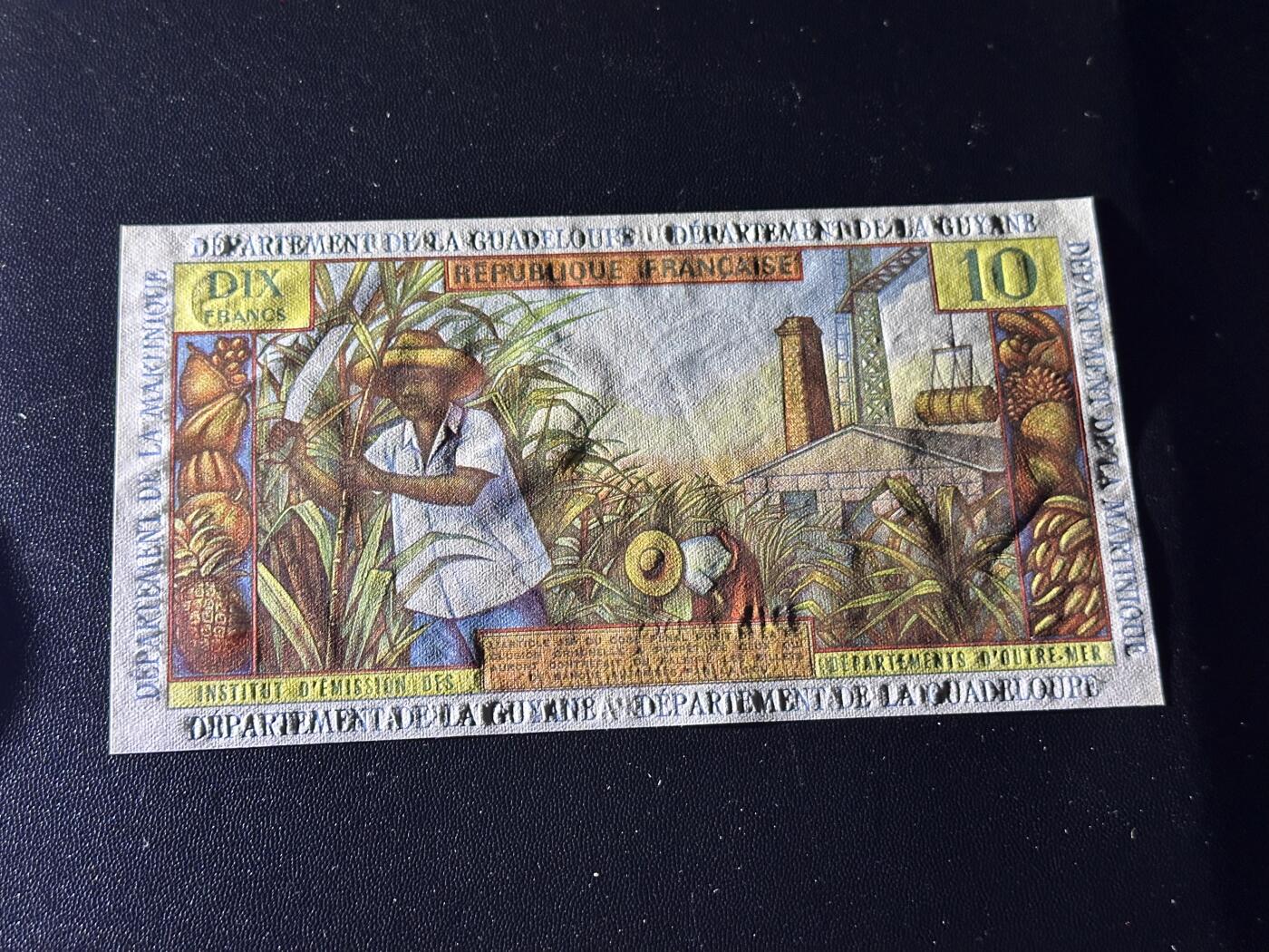 《外钞收藏家》第六百一十五期（畅拍场）（长期征集拍品、欢迎藏友们联系合作） 1964年法属安提列斯10法郎 全新