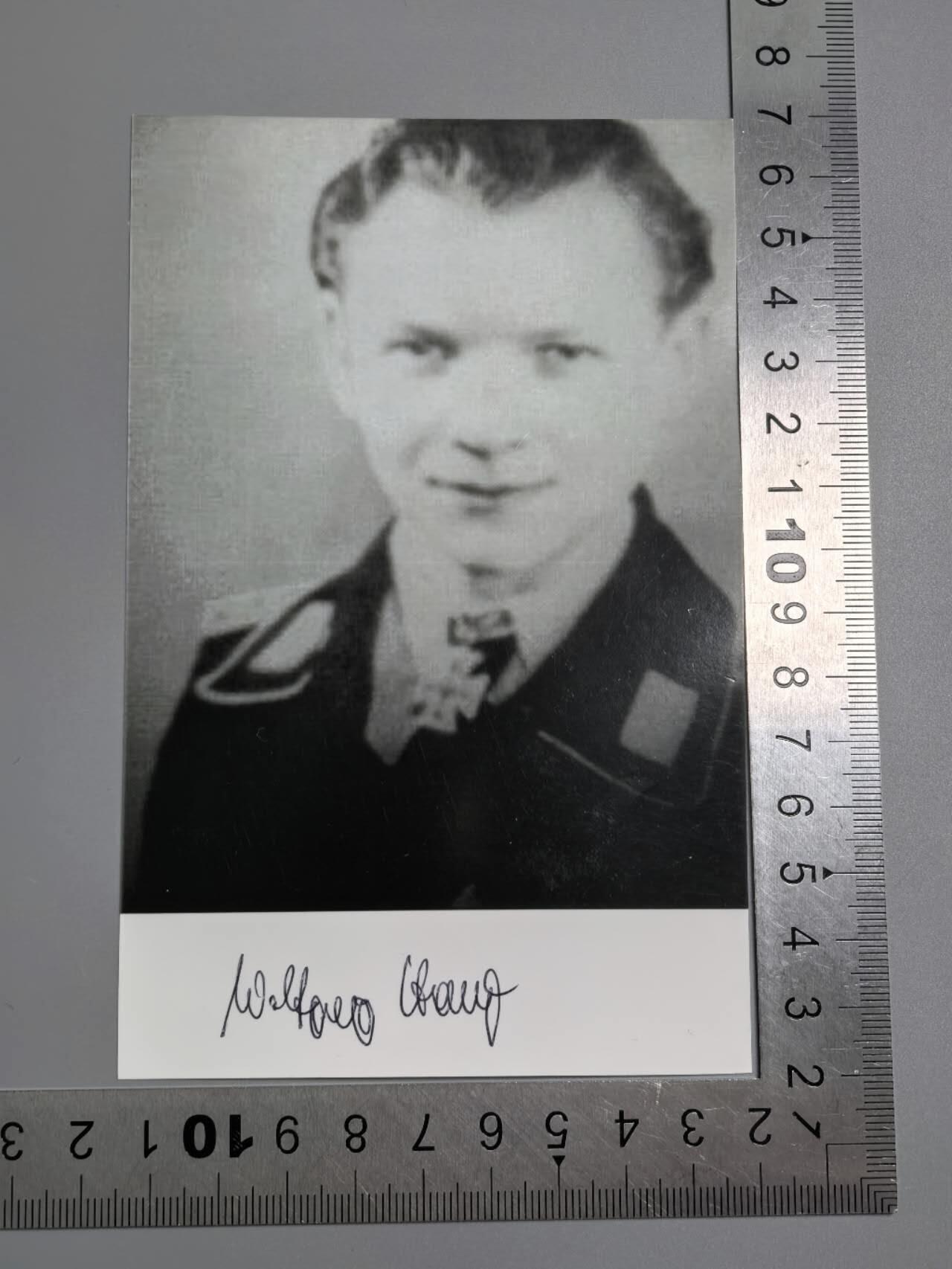 小驴勋章奖章收藏3月7日周六晚六点拍卖（珍爱和平，收藏战争，铭记历史，勿忘国耻，忠党爱国。有偿代拍，送拍规则在简介最后，参拍须阅读规则后再参拍，关系到运费包装发货时效真假辨别等关键信息，拍卖时不再发原图，看大图店主微信码在拍卖店铺介绍里） 豹式坦克空军装甲王牌，联邦国防军最后的骑士