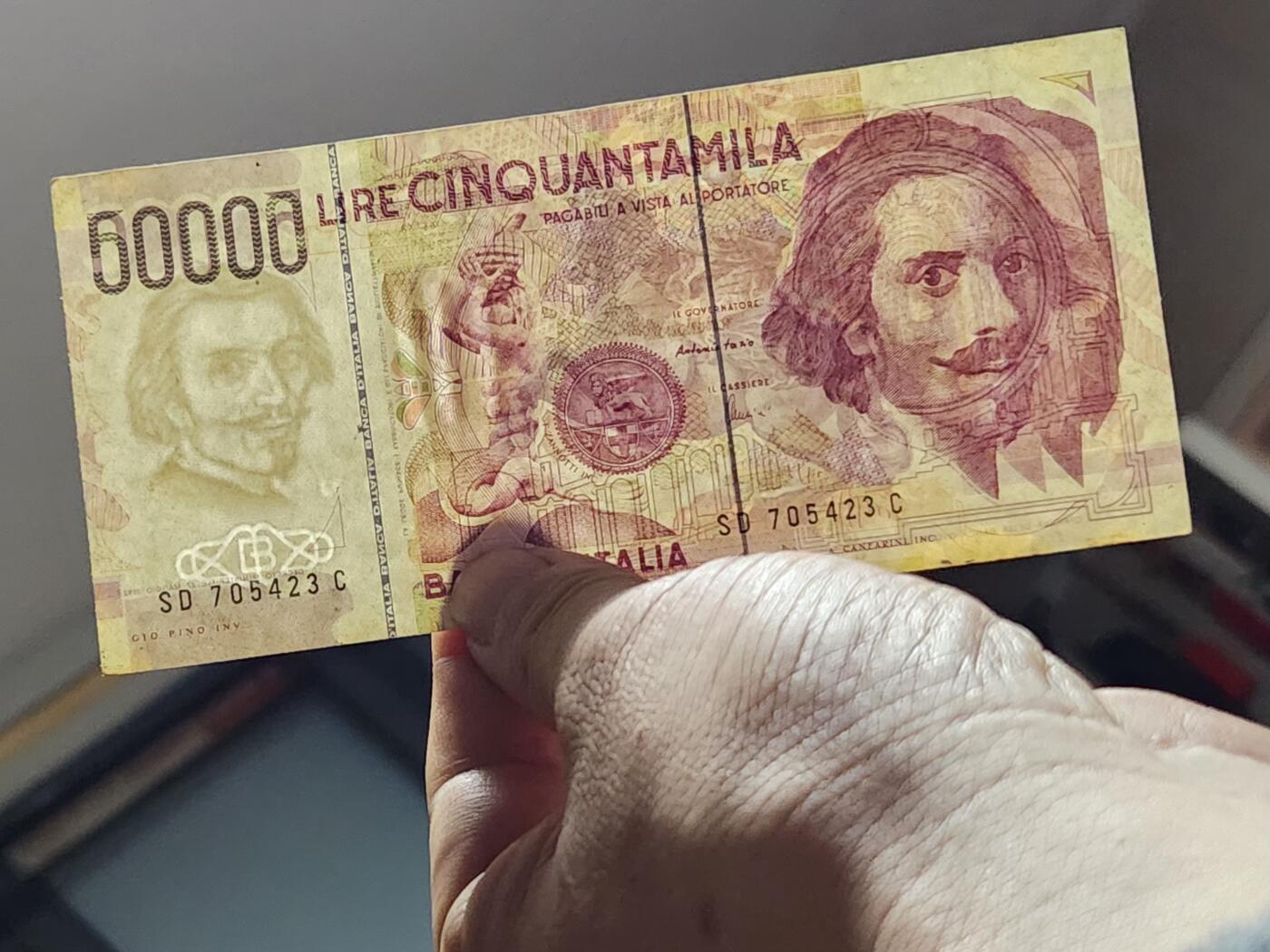 3月6号晚上8点 外国纸币自动截拍第35场 意大利50000 不同签名2 美品
