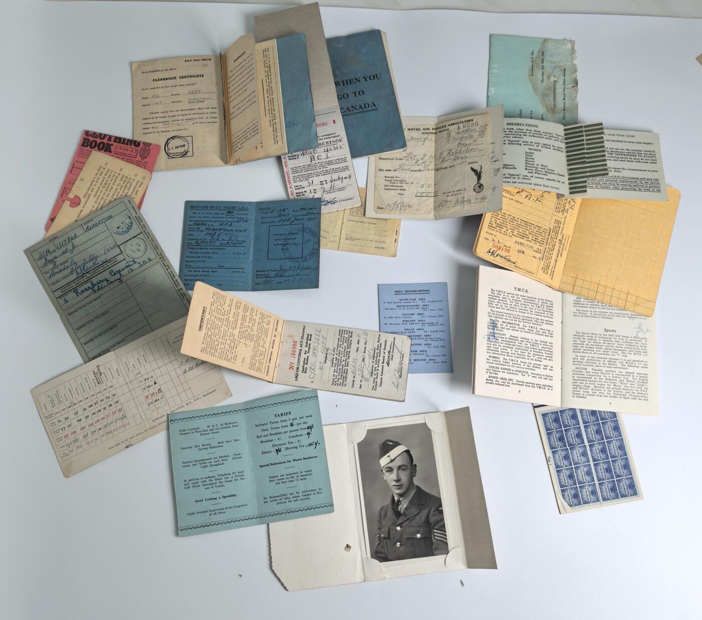 小驴勋章奖章收藏3月7日周六晚六点拍卖（珍爱和平，收藏战争，铭记历史，勿忘国耻，忠党爱国。有偿代拍，送拍规则在简介最后，参拍须阅读规则后再参拍，关系到运费包装发货时效真假辨别等关键信息，拍卖时不再发原图，看大图店主微信码在拍卖店铺介绍里）