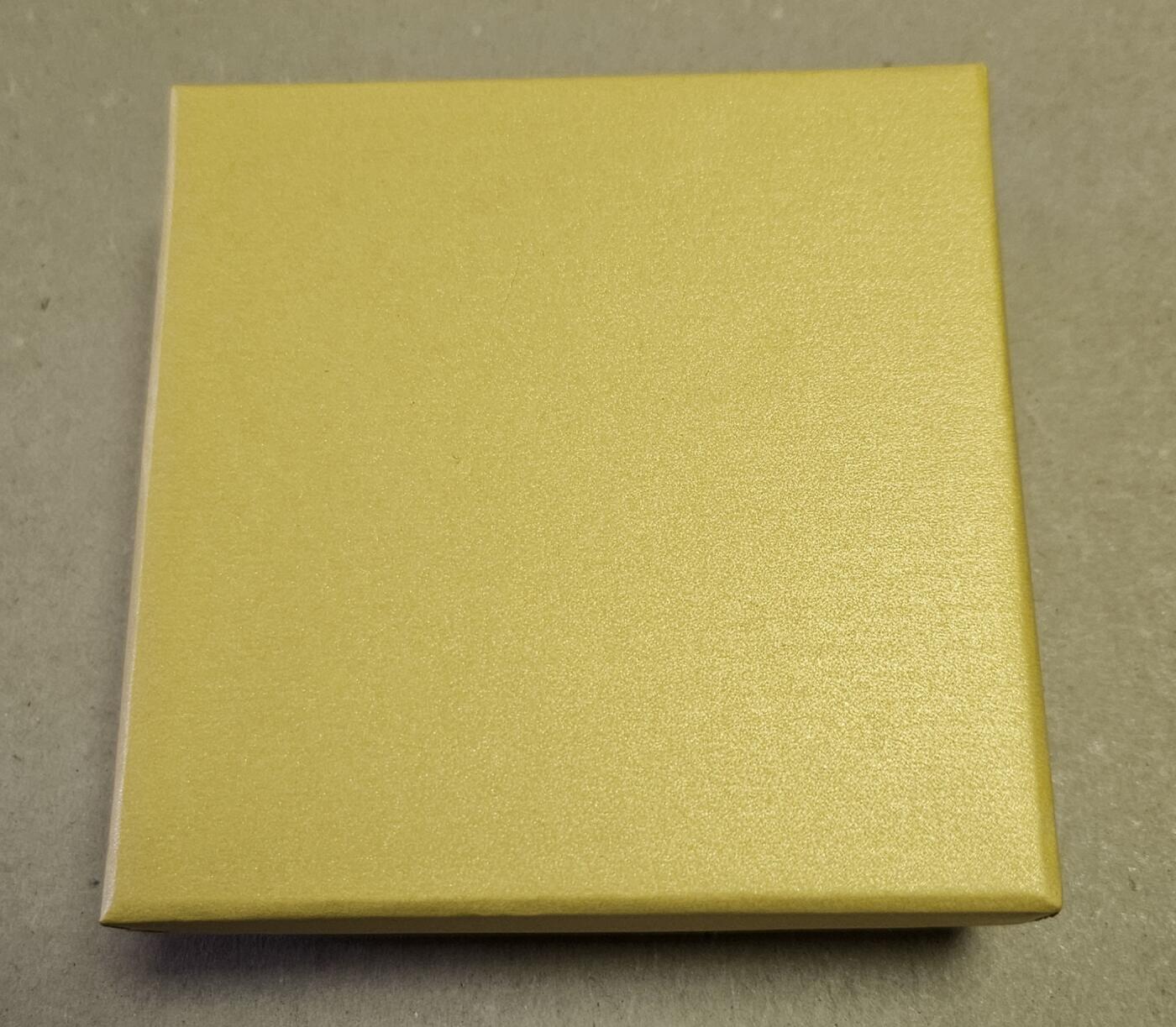 【币将精彩】世界钱币拍卖（2026-3-25） 20972精品实木钱币包装盒  CIT订制版高档钱币木制包装盒,亮光原木色，外形100X100毫米,内径55毫米,适于各种50克-2盎司规格银币（拍品为空盒不含钱币）。