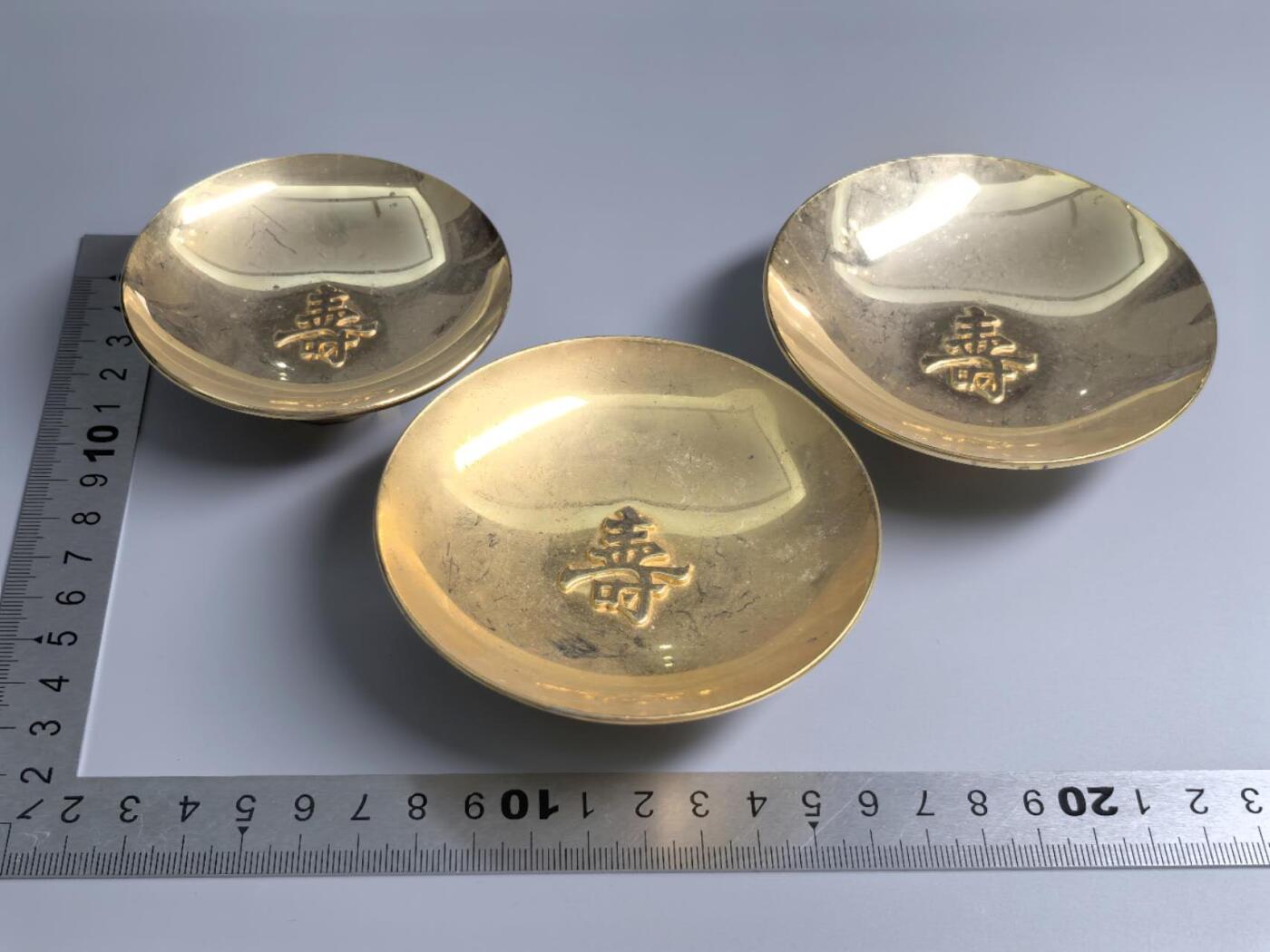 小驴勋章奖章收藏3月7日周六晚六点拍卖（珍爱和平，收藏战争，铭记历史，勿忘国耻，忠党爱国。有偿代拍，送拍规则在简介最后，参拍须阅读规则后再参拍，关系到运费包装发货时效真假辨别等关键信息，拍卖时不再发原图，看大图店主微信码在拍卖店铺介绍里） 24K镀金寿字酒杯一组