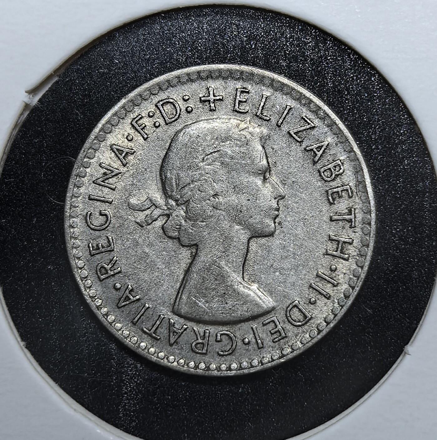 外国优质老铜币银币苏联纪念章，每周六晚九点倒数截拍，满百包邮可寄存，持续收拍 澳大利亚1955年3便士银币，属十进制前辅币，正面为女王头像，背面三穗麦秆象征澳农业。1955 年恢复 “F:D” 铭文，发行至 1964 年，后随十进制改革退出流通。