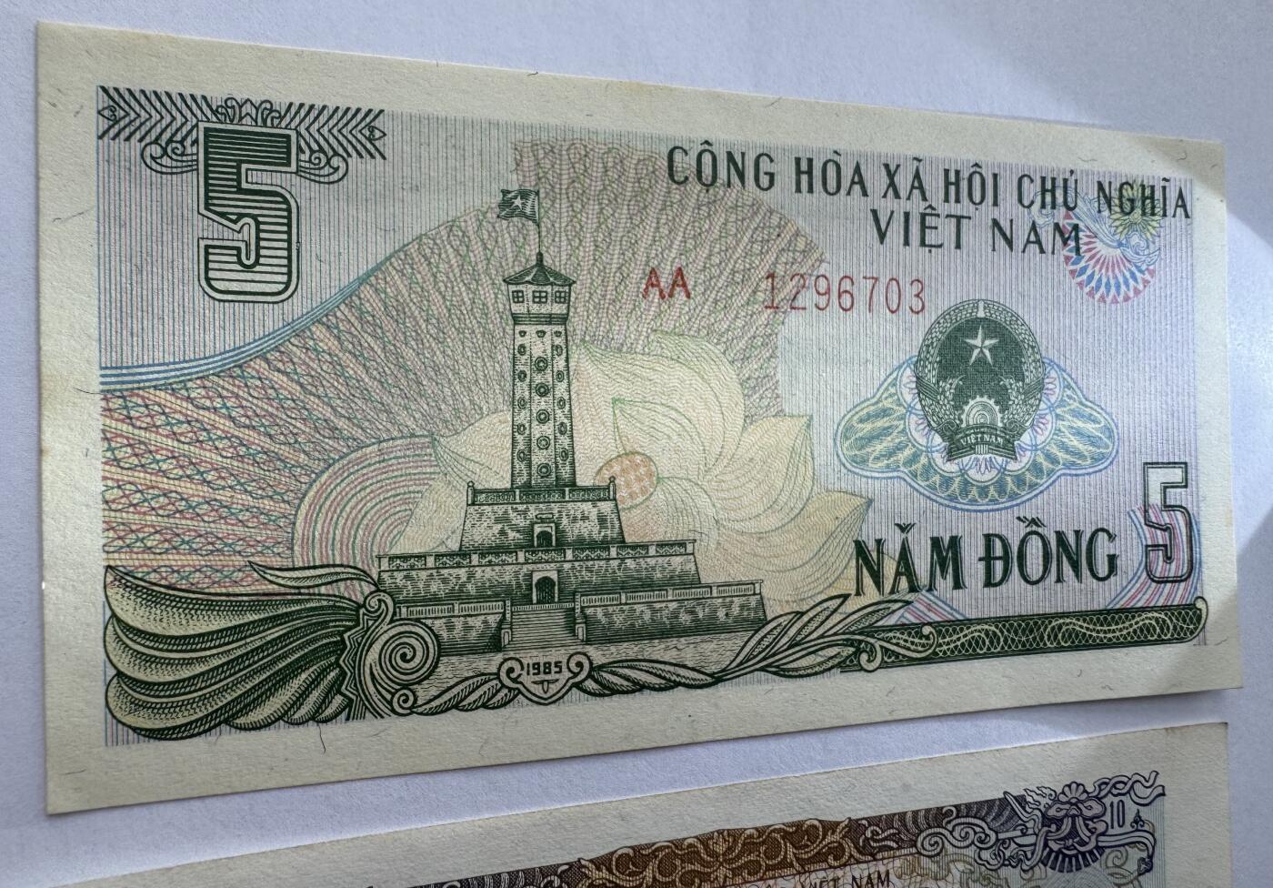2026第4场（总第231期）：精品测试钞、外钞综合场  越南1976-85年版5、10、50盾一组3枚UNC（全新微瑕）5盾为AA冠