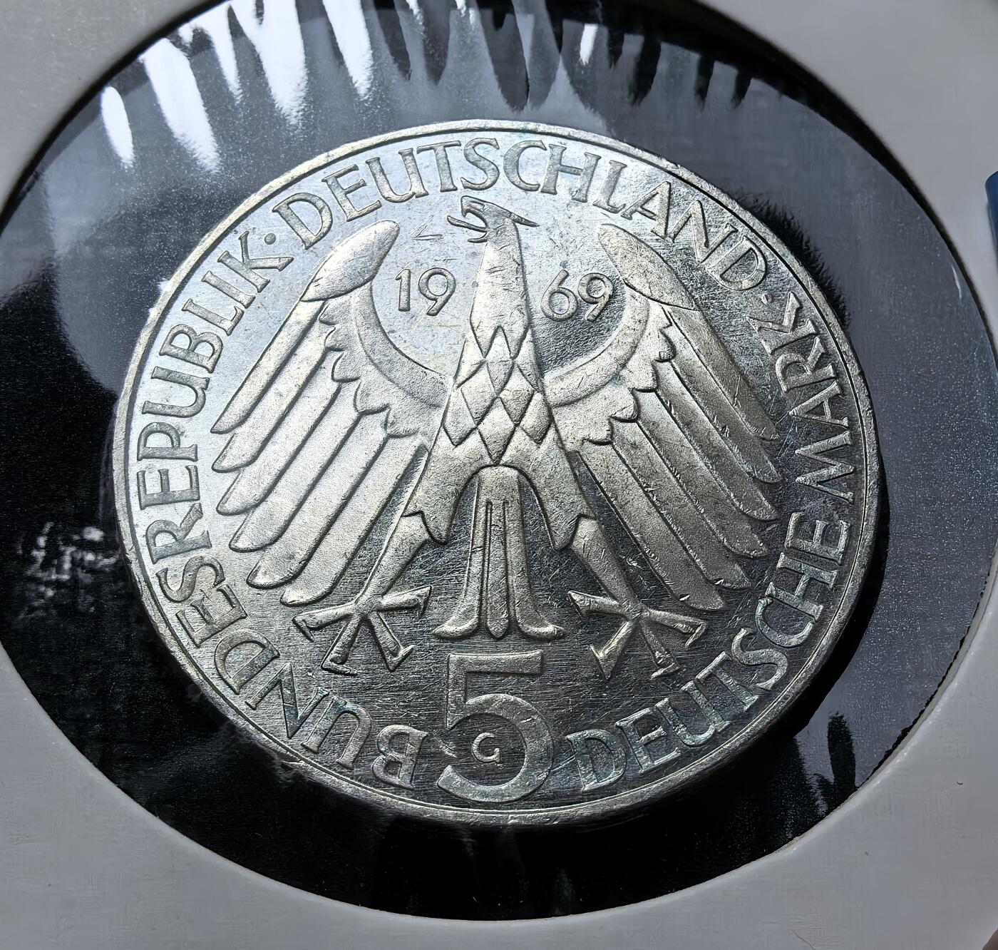 外国优质老铜币银币苏联纪念章，每周六晚九点倒数截拍，满百包邮可寄存，持续收拍 西德1969年5马克银币11.2克625银纯银价150元，为纪念现实主义文学大师西奥多・冯塔纳诞辰 150 周年而铸。正面为冯塔纳头像，背面是联邦德国鹰徽，是展现战后德国文化传承的经典纪念币。