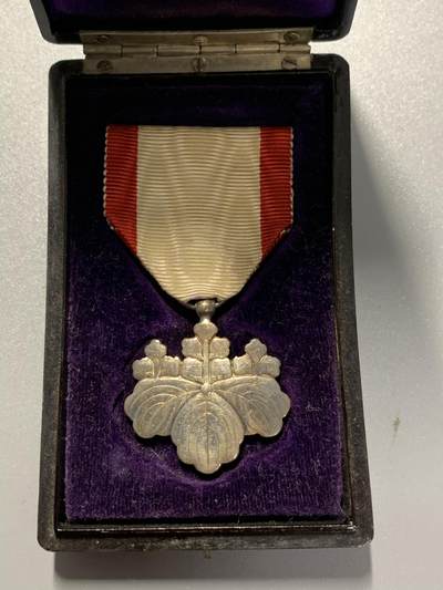 远东徽章小铺3月8日周日晚上9点结束 - 八等白叶