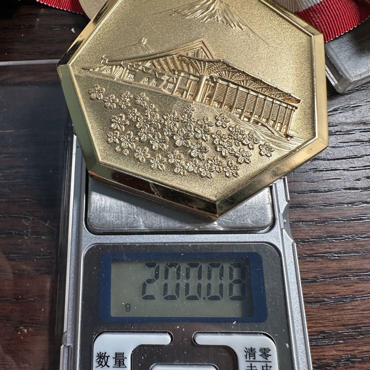 蒂克钱币-第59场 日本企业章 徽章拍卖 日本 正本堂 七边形 镀金章78mm 200g