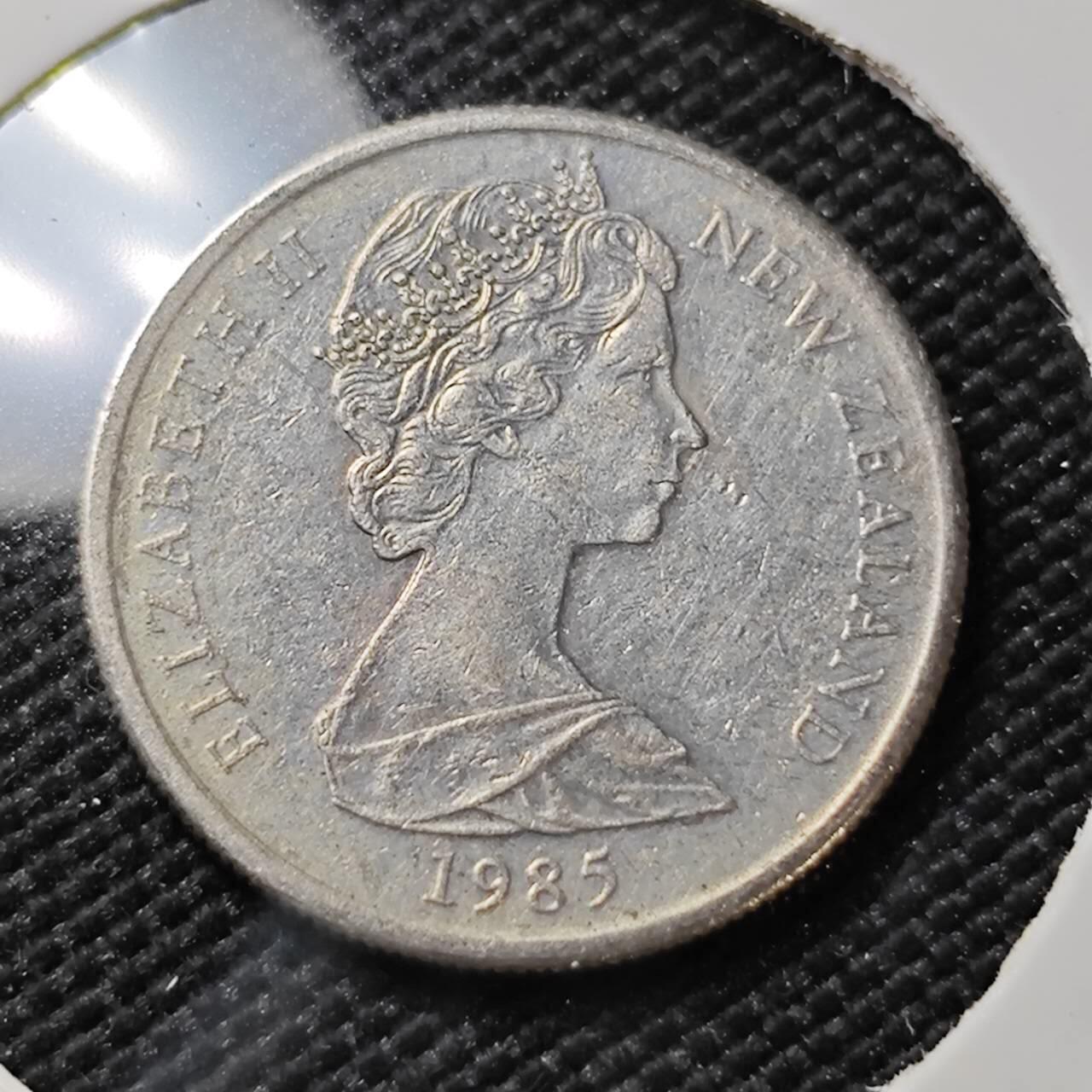 KK钱币收藏小铺   第401期 2月预留时间 周末发货  1985新西兰5分 浅雕版