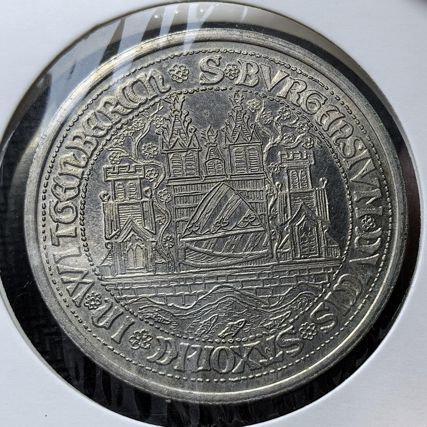 外国优质老铜币银币苏联纪念章，每周六晚九点倒数截拍，满百包邮可寄存，持续收拍 德国菲利普・梅兰希通大型纪念章。他是宗教改革核心人物、路德的亲密战友，被誉为 “德国之师”，长期在维滕贝格执教，推动人文教育与新教神学发展。背面的维滕贝格城景，正是他与路德推动宗教改革的核心阵地。