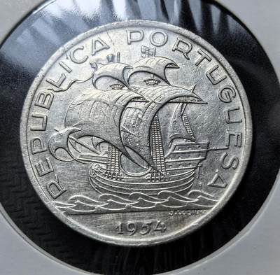 外国优质老铜币银币苏联纪念章，每周六晚九点倒数截拍，满百包邮可寄存，持续收拍 - 葡萄牙1954年10 埃斯库多银币12.5克835银纯银价225元，属第二共和国时期流通币。正面帆船象征葡萄牙大航海时代的航海传统，背面国徽与地球仪彰显殖民帝国与海洋探索的历史记忆，是近代葡萄牙海洋文明的货币缩影。