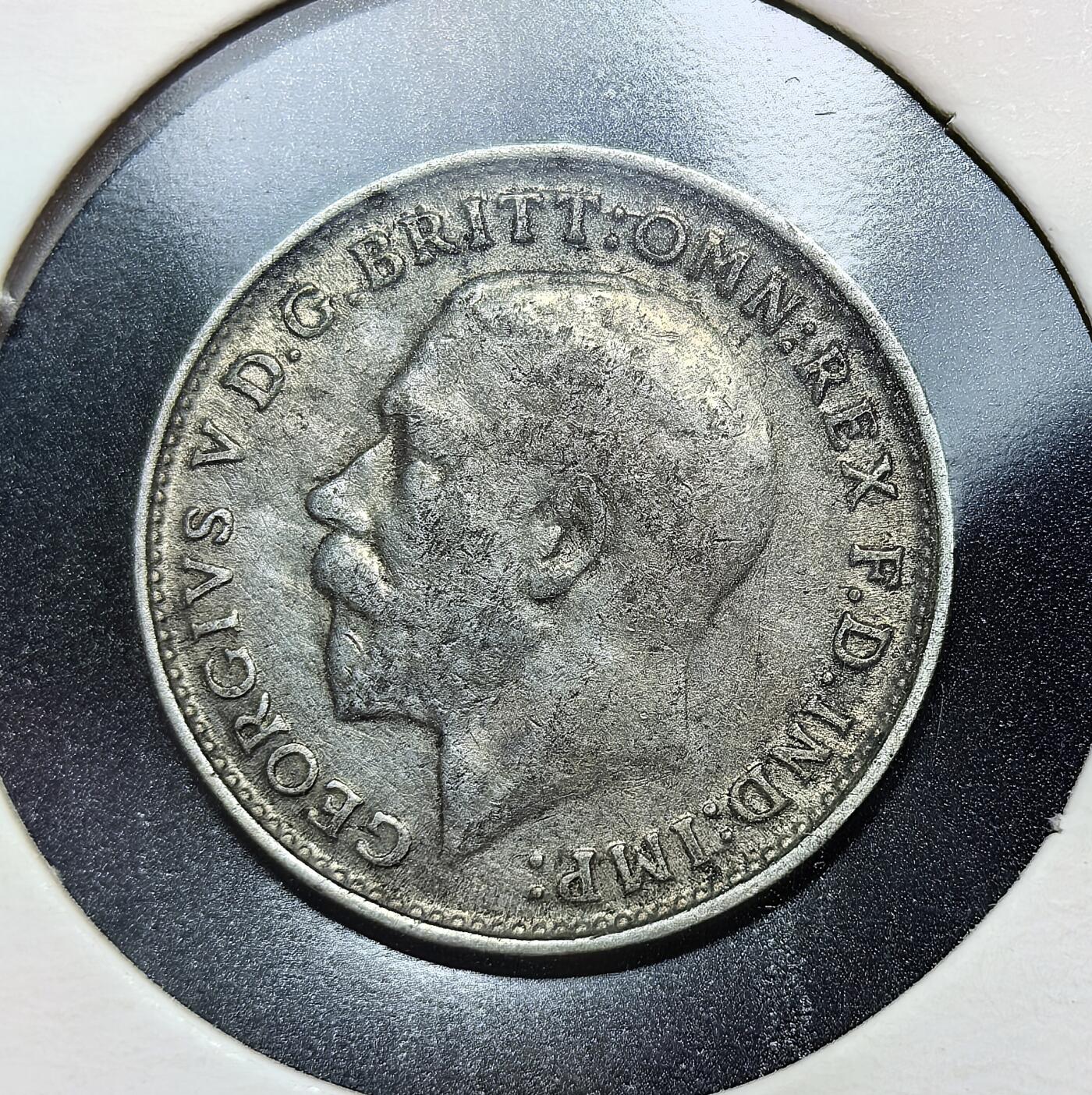 外国优质老铜币银币苏联纪念章，每周六晚九点倒数截拍，满百包邮可寄存，持续收拍 英国乔治五世1925年3便士银币1.4克500银纯银价15元，属一战后英帝国币制改革产物。见证了 20 世纪初英国君主制与货币体系的演变，是当时日常流通的小额银币。