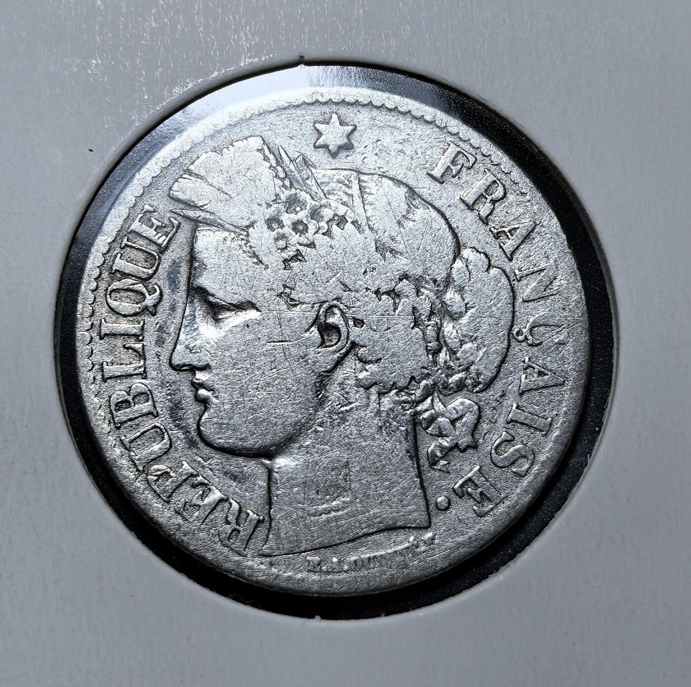 外国优质老铜币银币苏联纪念章，每周六晚九点倒数截拍，满百包邮可寄存，持续收拍 法国1871 年2法郎银币10克835银纯银价180元诞生于法兰西第三共和国初期。当时法国刚经历普法战争战败与巴黎公社动荡，象征共和政体下自由、平等、博爱的政治理念，是近代欧洲货币转型的重要见证。