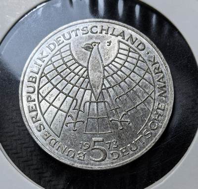 外国优质老铜币银币苏联纪念章，每周六晚九点倒数截拍，满百包邮可寄存，持续收拍 - 联邦德国1973年5马克纪念银币11.2克625银纯银价150元，为纪念天文学家哥白尼诞辰 500 周年而铸。币面刻有其日心说宇宙体系图，展现太阳居中、行星环绕的模型，是西德纪念科学成就的代表性币种。