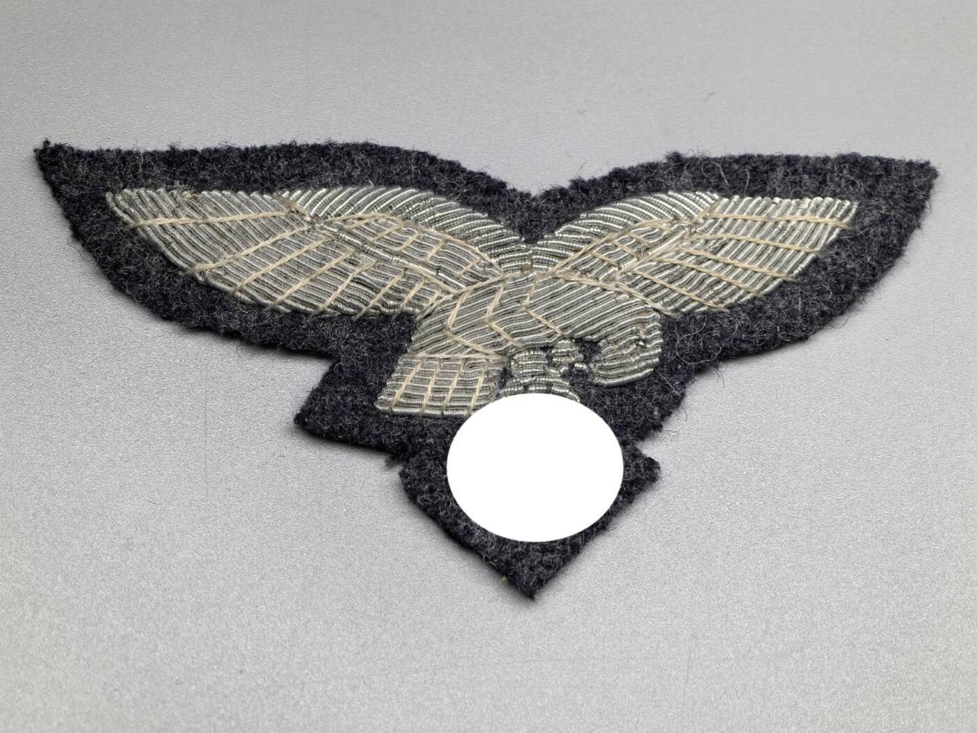 小驴勋章奖章收藏3月7日周六晚六点拍卖（珍爱和平，收藏战争，铭记历史，勿忘国耻，忠党爱国。有偿代拍，送拍规则在简介最后，参拍须阅读规则后再参拍，关系到运费包装发货时效真假辨别等关键信息，拍卖时不再发原图，看大图店主微信码在拍卖店铺介绍里） 工艺品 空军胸鹰徽章 非原品