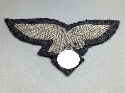 小驴勋章奖章收藏3月7日周六晚六点拍卖（珍爱和平，收藏战争，铭记历史，勿忘国耻，忠党爱国。有偿代拍，送拍规则在简介最后，参拍须阅读规则后再参拍，关系到运费包装发货时效真假辨别等关键信息，拍卖时不再发原图，看大图店主微信码在拍卖店铺介绍里） - 工艺品 空军胸鹰徽章 非原品