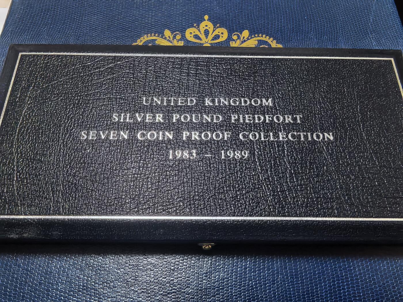 长老汇马年精选第七场拍卖 1983-1989英国1英镑精制加厚银币套装，133克925银，盒证全，500套