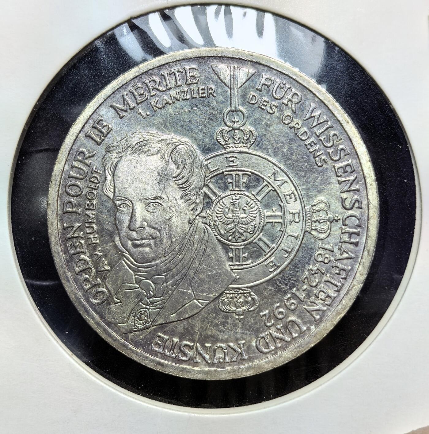 外国优质老铜币银币苏联纪念章，每周六晚九点倒数截拍，满百包邮可寄存，持续收拍 德国1992年10马克纪念银币15.5克625银纯银价208元，以纪念 “科学与艺术功绩勋章” 设立 150 周年。币面人物为勋章首任总管、著名博物学家洪堡，该勋章是德国最高学术荣誉之一。