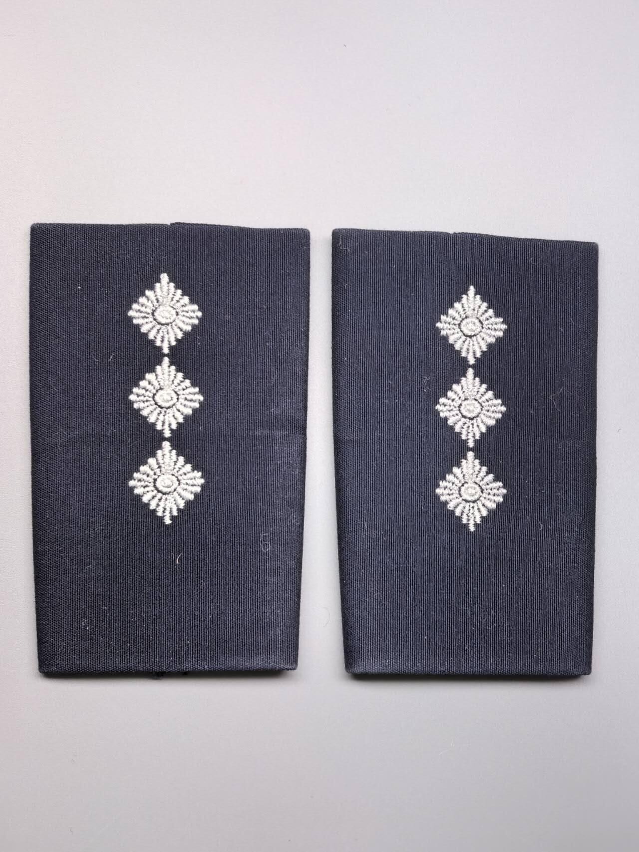 小驴勋章奖章收藏3月7日周六晚六点拍卖（珍爱和平，收藏战争，铭记历史，勿忘国耻，忠党爱国。有偿代拍，送拍规则在简介最后，参拍须阅读规则后再参拍，关系到运费包装发货时效真假辨别等关键信息，拍卖时不再发原图，看大图店主微信码在拍卖店铺介绍里） 德国联邦国防军空军肩章