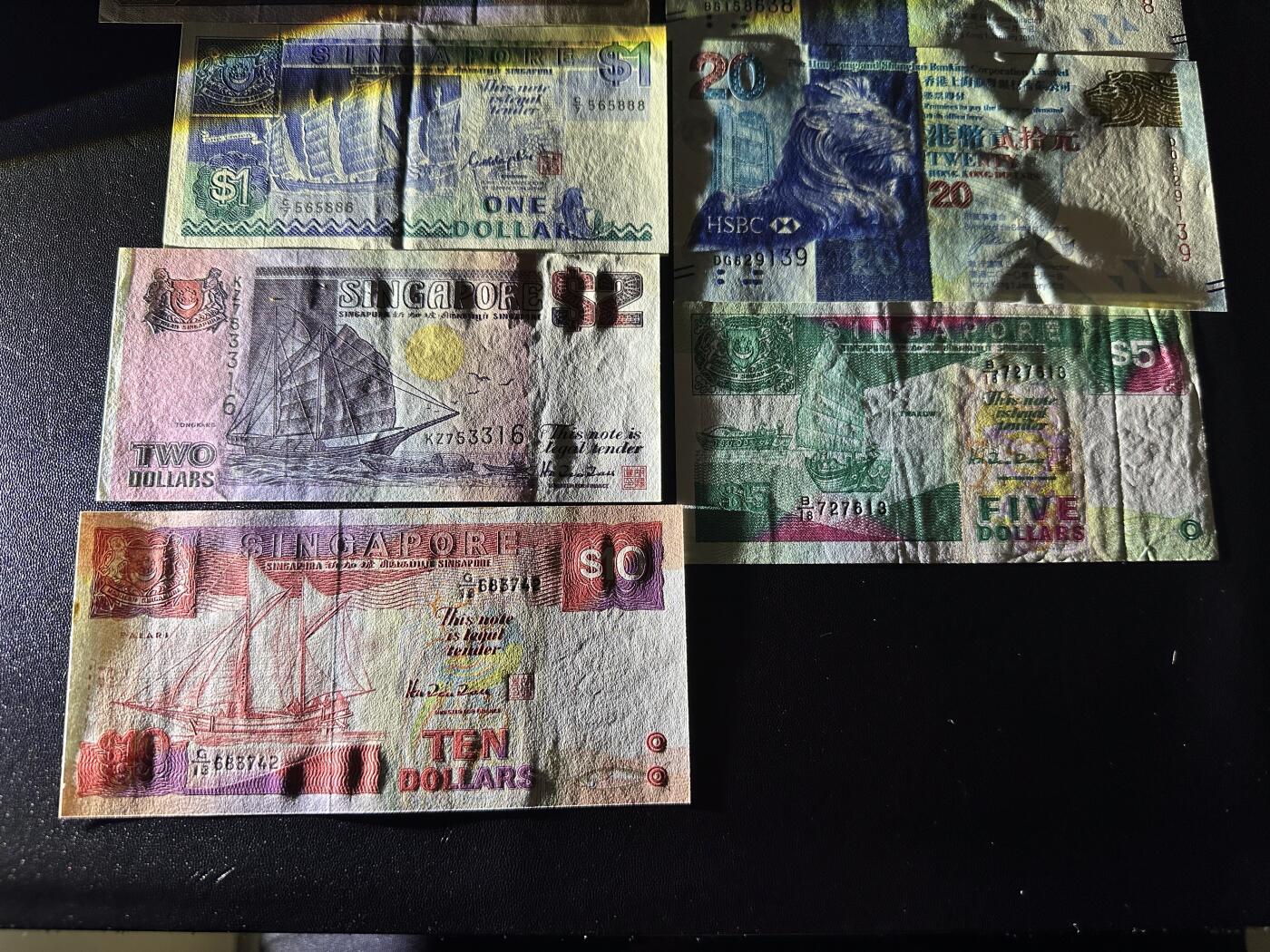 《外钞收藏家》第六百一十五期（畅拍场）（长期征集拍品、欢迎藏友们联系合作） 新加坡、港币、荷兰、瑞典 11张一起 有新有旧