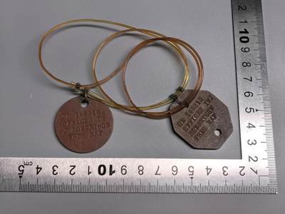 小驴勋章奖章收藏3月7日周六晚六点拍卖（珍爱和平，收藏战争，铭记历史，勿忘国耻，忠党爱国。有偿代拍，送拍规则在简介最后，参拍须阅读规则后再参拍，关系到运费包装发货时效真假辨别等关键信息，拍卖时不再发原图，看大图店主微信码在拍卖店铺介绍里） - 二战皇家空军上尉套：皇家空军 I・W・J・罗伯逊 空军上尉的身份牌