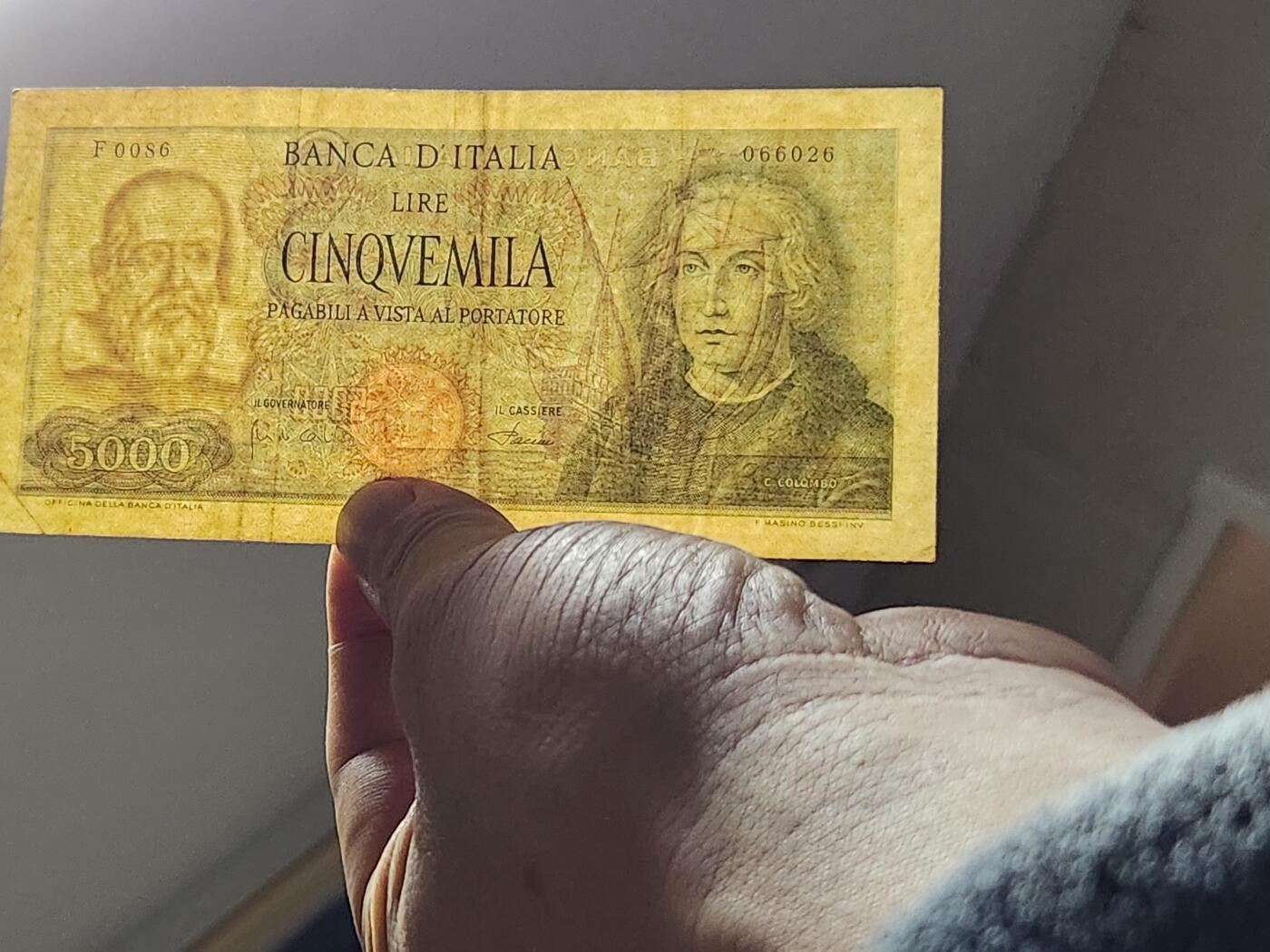 3月6号晚上8点 外国纸币自动截拍第35场 意大利5000初版1964原票美品