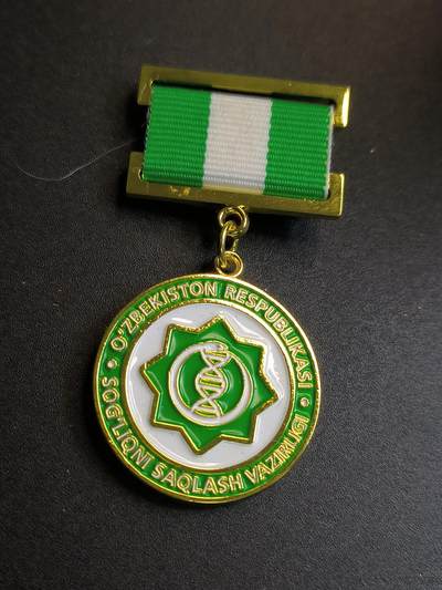 （不断上新中，开春初拍流量差 欢迎转发有佣金红包）云宸嘉赏-勋臻精藏⭐️年后精品专拍场次🎖 - 乌兹别克斯坦7604号卫生部二级奖金 作为独联体苏联继承者之一 沿用了苏联的奖金 作为部门奖金 实发很少见