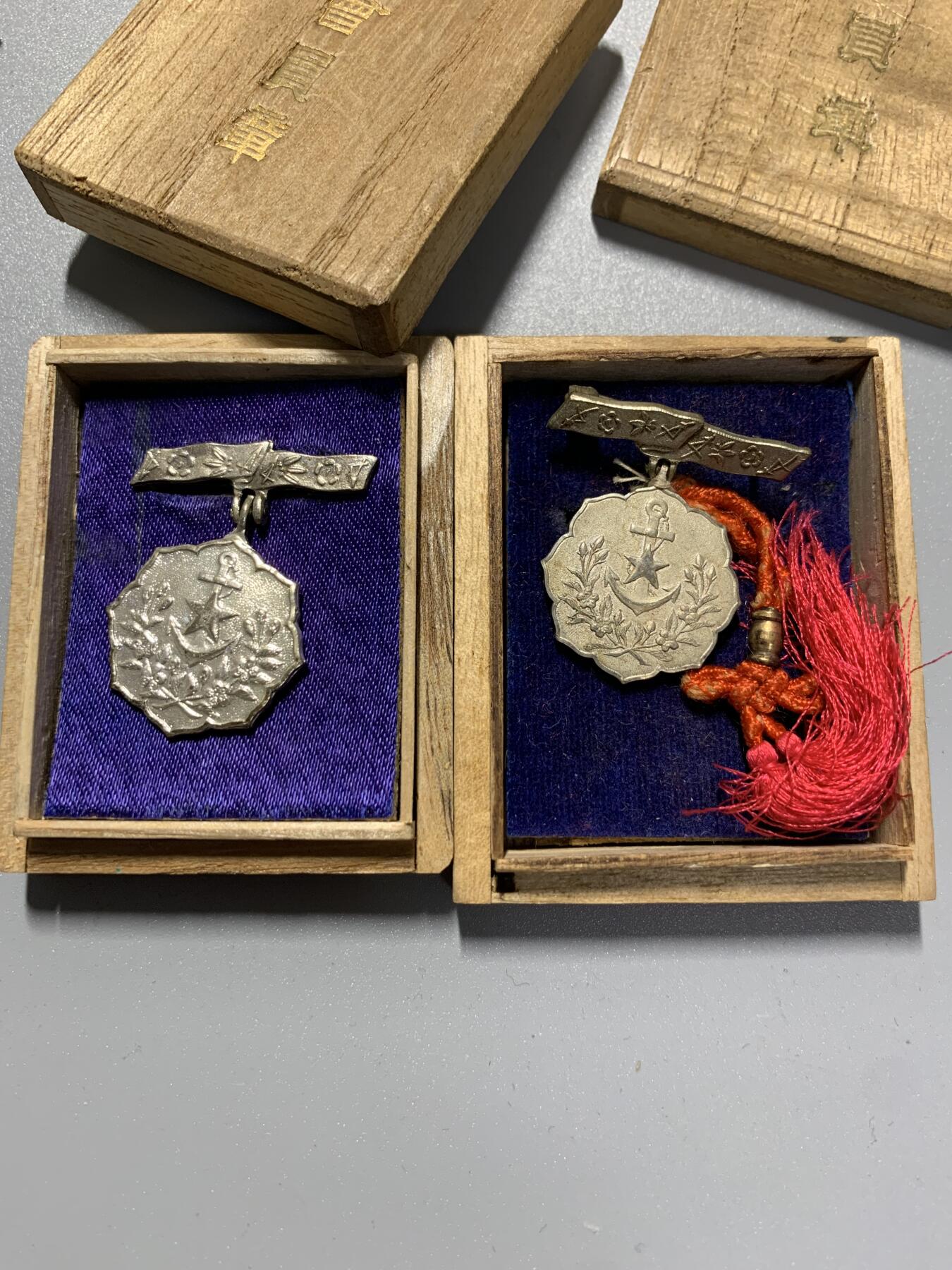 远东徽章小铺3月8日周日晚上9点结束 爱国妇人会两枚