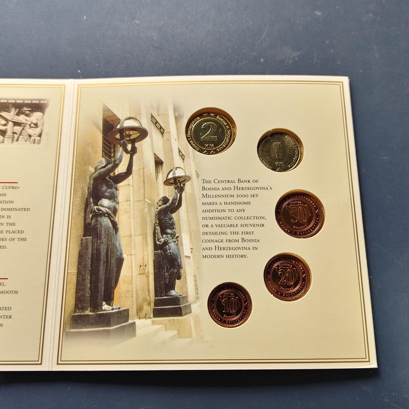 【全场包邮】纯粹捡漏拍509场 波斯尼亚和黑塞哥维那（波黑）2000年官方封装套币-1+2马克为首发年-MS1