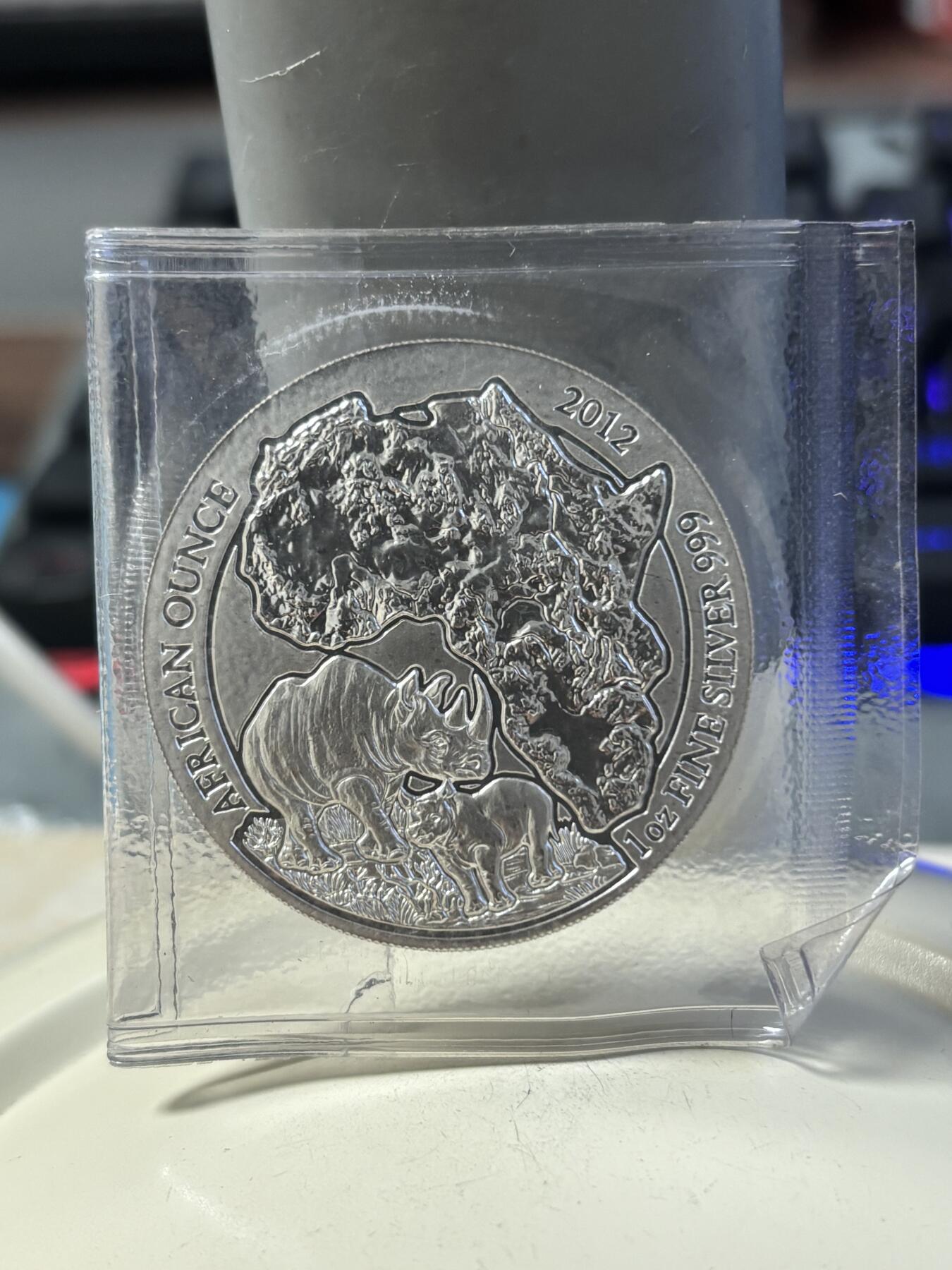 第192期拍卖 卢旺达2012年非洲野生动物系列5犀牛1盎司纪念银币，999银