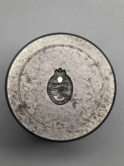 小驴勋章奖章收藏3月7日周六晚六点拍卖（珍爱和平，收藏战争，铭记历史，勿忘国耻，忠党爱国。有偿代拍，送拍规则在简介最后，参拍须阅读规则后再参拍，关系到运费包装发货时效真假辨别等关键信息，拍卖时不再发原图，看大图店主微信码在拍卖店铺介绍里） - 得三坦克突击奖章迷你章的模具