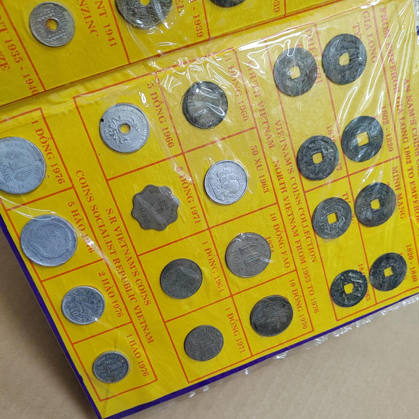 PCAI钱币  6-769  钱币纪念章邮票小专场 越南硬币册一本