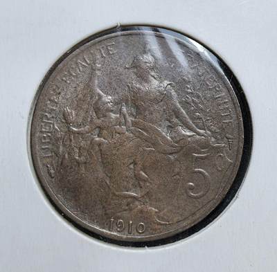 外国优质老铜币银币苏联纪念章，每周六晚九点倒数截拍，满百包邮可寄存，持续收拍 - 法兰西第三共和国1910年5 生丁火炬版，由 Daniel-Dupuis 设计，正面为象征共和的玛丽安娜头像，背面是 “自由、平等、博爱” 与母子形象，材质为青铜，流通于一战前法国，见证第三共和国政教分离与殖民扩张时期。