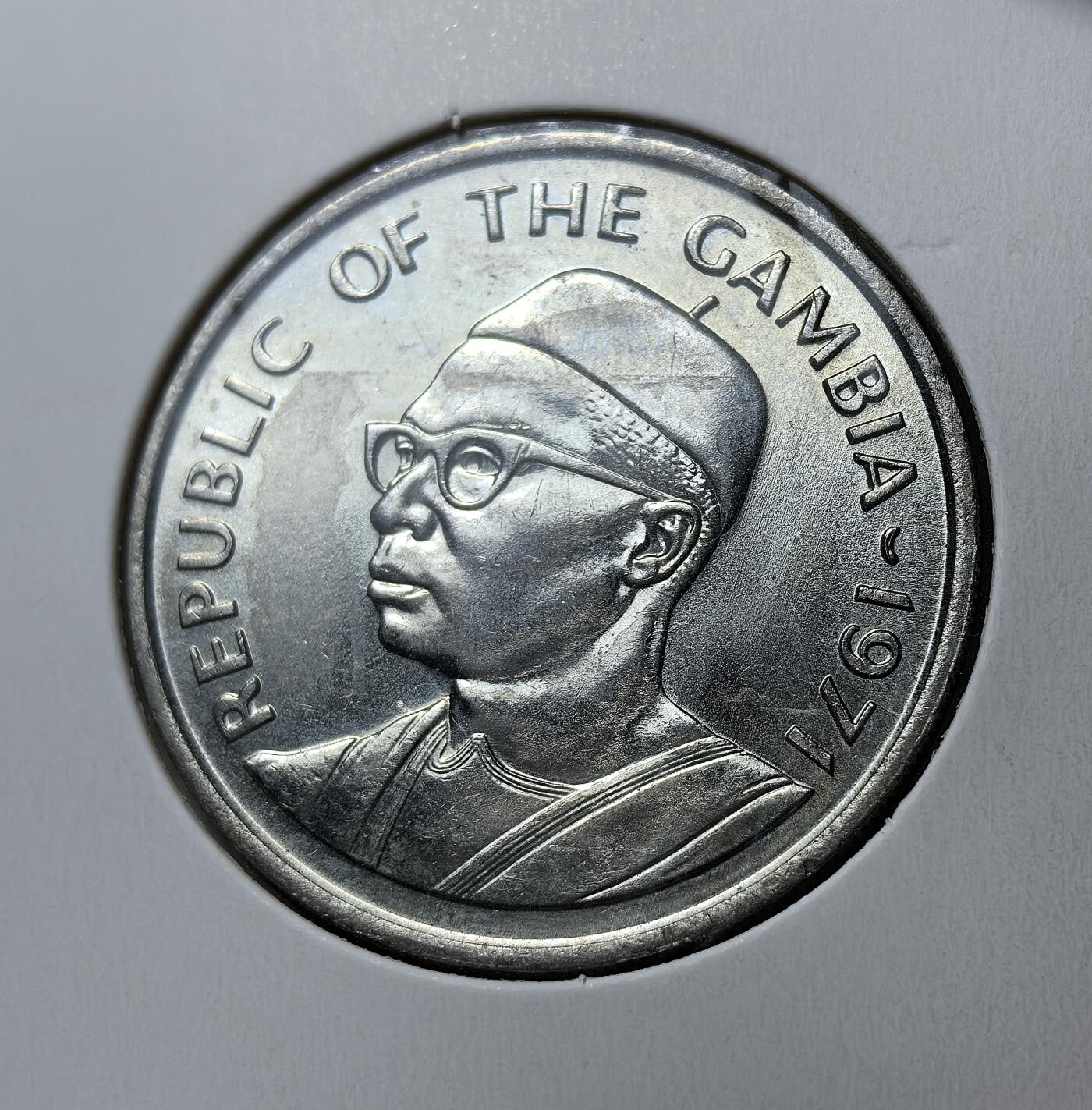 外国优质老铜币银币苏联纪念章，每周六晚九点倒数截拍，满百包邮可寄存，持续收拍 冈比亚1971年牛头50布图。1970年冈比亚成立共和国，1971 年推行货币改革，废除英制镑，启用十进制达拉西。币面铸有首任总统贾瓦拉头像，背面为象征本土畜牧的牛头图案，彰显国家主权与文化符号。