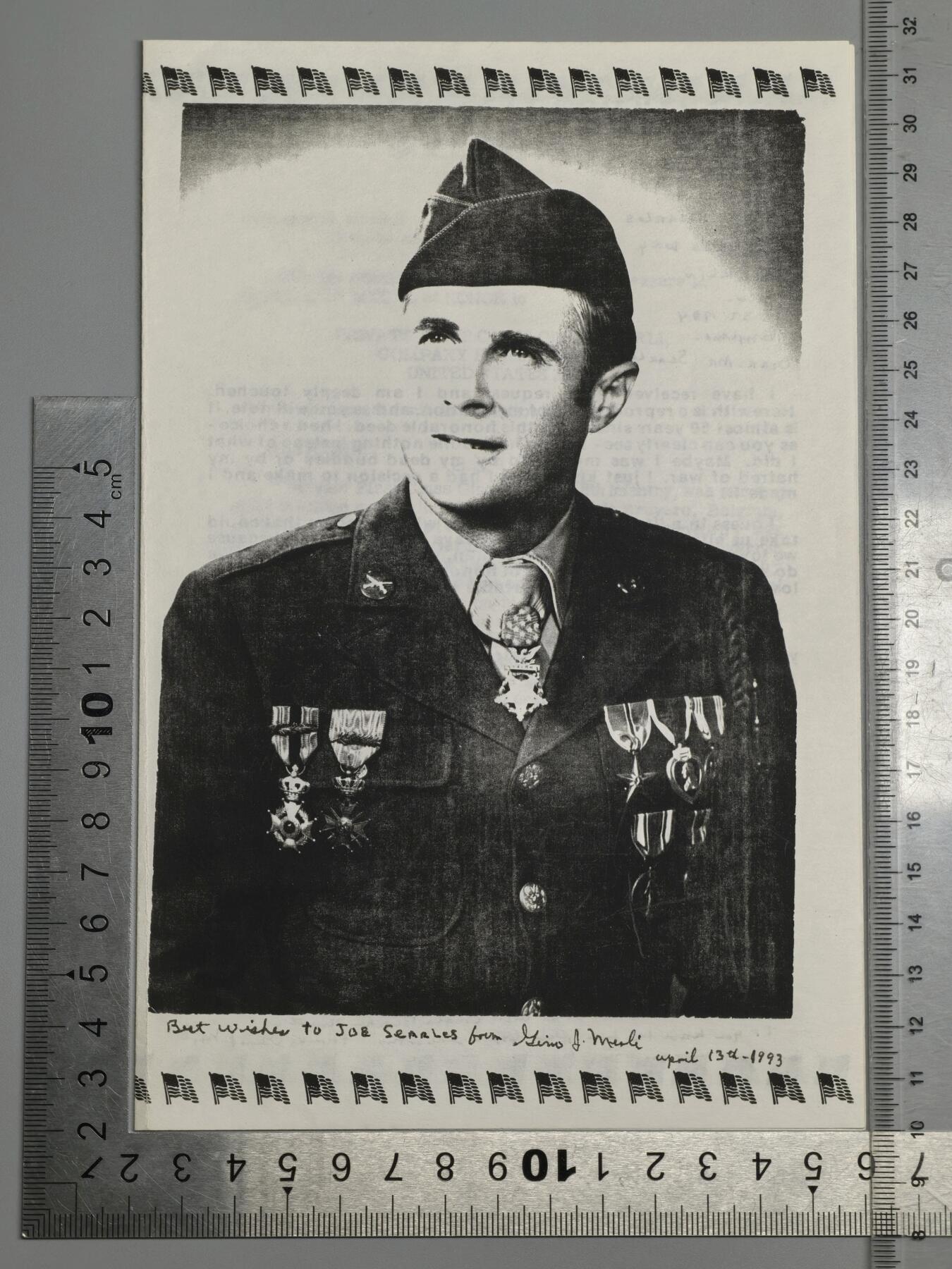 小驴勋章奖章收藏3月7日周六晚六点拍卖（珍爱和平，收藏战争，铭记历史，勿忘国耻，忠党爱国。有偿代拍，送拍规则在简介最后，参拍须阅读规则后再参拍，关系到运费包装发货时效真假辨别等关键信息，拍卖时不再发原图，看大图店主微信码在拍卖店铺介绍里） 二战美国陆军大红一师机枪手，诺曼底登陆作战，荣誉勋章获得者吉诺·约瑟夫·梅尔利中士战后三签名回信，信中有三个亲签，打印的戎装像，荣誉勋章证书内容，美军二战期间一共颁发472枚荣誉勋章，比骑士铁十字少很多，eBay参考价150美金不含邮